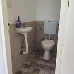 Caravan With Air Condition And Private Toilet Apartment *