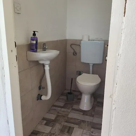 Caravan With Private Toilet And Kitchen 2 Apartmán *