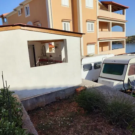 Apartment Caravan With Air Condition And Private Toilet *