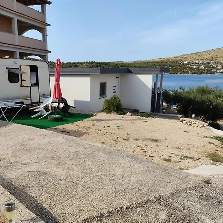 Apartment Caravan With Air Condition And Private Toilet *