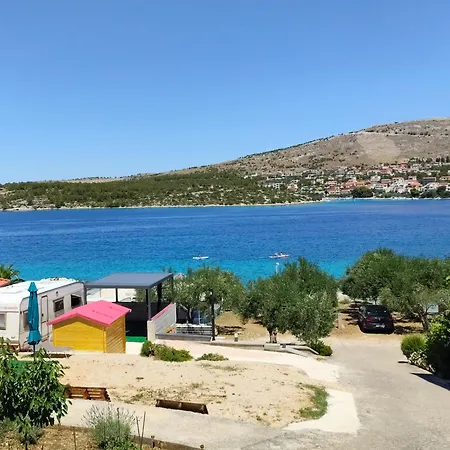 Caravan With Private Toilet And Kitchen 2 Apartmán Grebaštica
