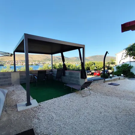 Caravan With Private Toilet And Kitchen 2