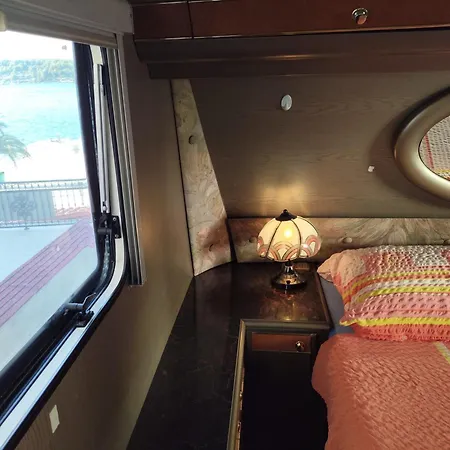 Caravan With Private Toilet And Kitchen 2 * Grebaštica