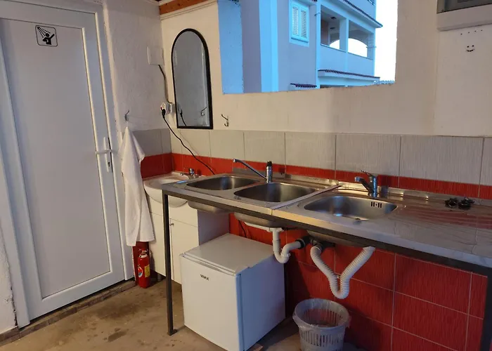 Caravan With Air Condition And Private Toilet