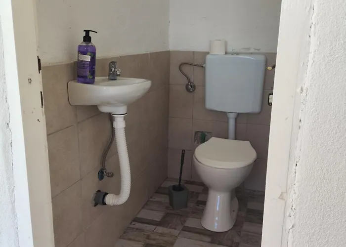 Caravan With Air Condition And Private Toilet Apartment *